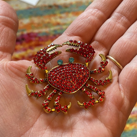 Vibrant Red and Gold Rhinestone Crab Brooch - Picture 7 of 10